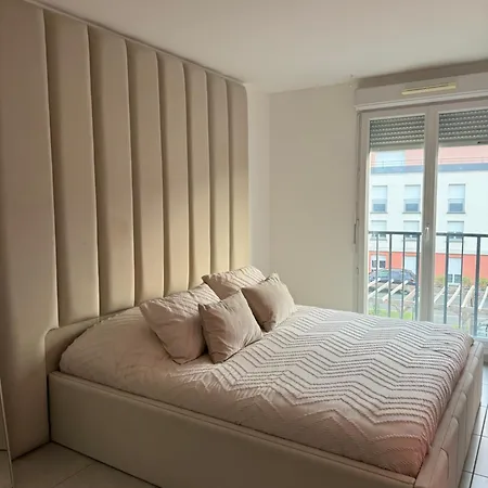 Superbe - Near Paris Apartman *